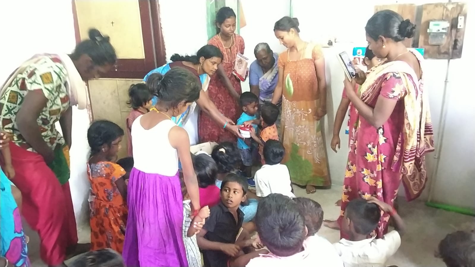 https://1ngo.sgp1.digitaloceanspaces.com/media/thendralmovement/Creche Childen - Joy of Sharing.jpg